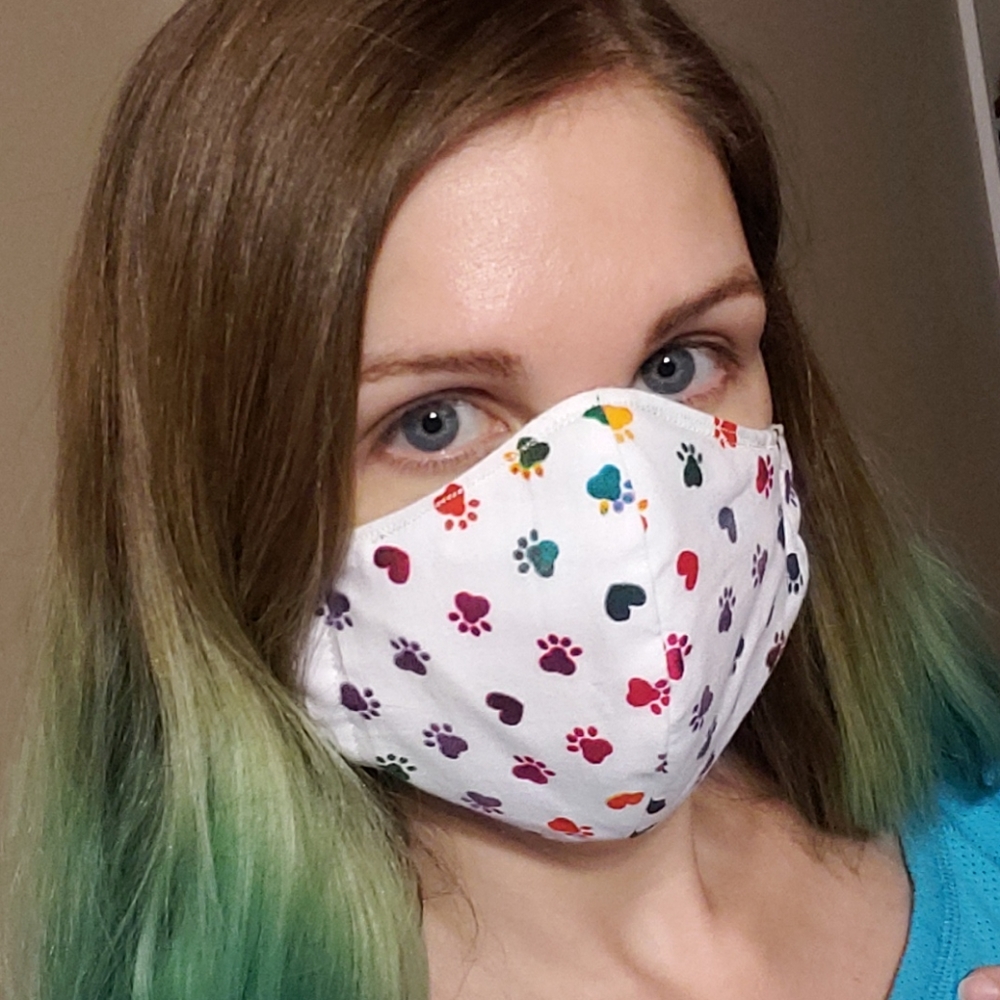 Woman/teen mask w/ nose wire & long straps